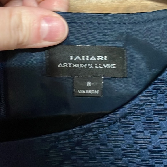 Tahari Arthur S. Levine size 8 navy color with gold hardware fitted pencil dress - Picture 2 of 9